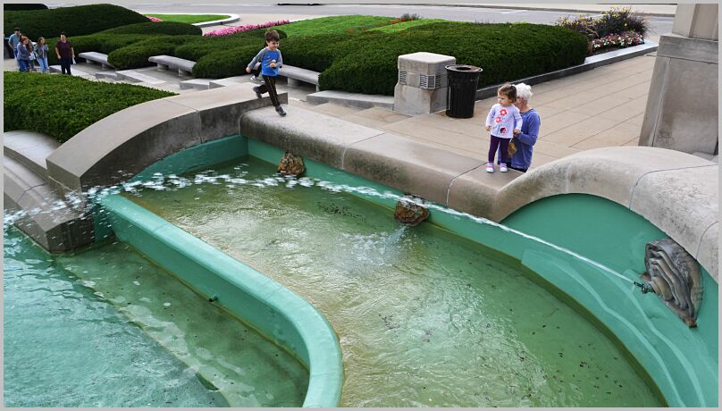 Fountain play